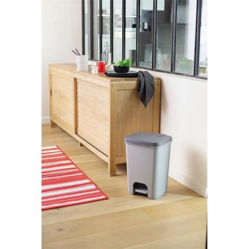 Casa si Gradina - Mobilier - Organizare si depozitare - Cosuri de gunoi - Cos de gunoi cu pedala, plastic, gri, 20 L, 30.3x29.4x42.8 cm, Curver - Infinity.ro