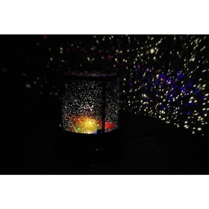 Casa si Gradina - Corpuri si surse de iluminat - Veioze si lampi - Lampi de veghe copii - Lampa de noptiera cu proiector, model cer instelat, 3xAA, 11.7x10.8 cm, Isotrade - Infinity.ro