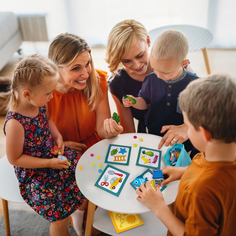 Jucarii, Copii si Bebe - Jucarii si jocuri - Jocuri si puzzle - Jocuri de societate - Joc de societate bu-hu-hu ghici ce e - Infinity.ro