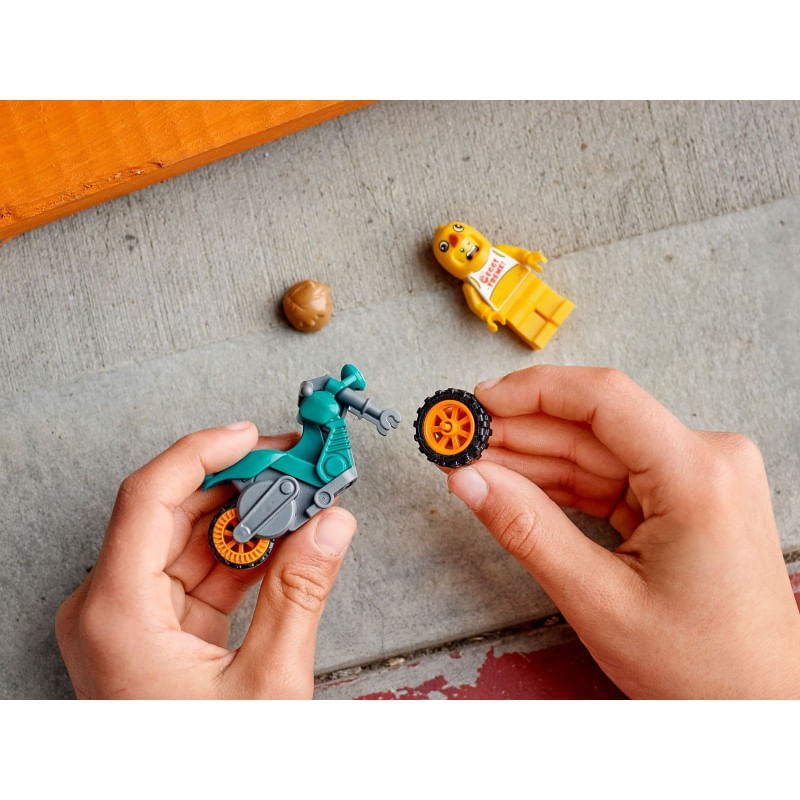 Jucarii, Copii si Bebe - Jucarii si jocuri - Seturi de constructie si cuburi - Seturi de constructie - Lego city motocicleta de cascadorii cu gaina 60310 - Infinity.ro