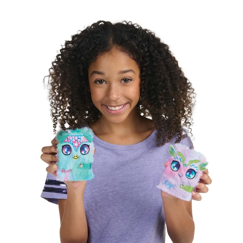 Carti si Birotica - Papetarie - Agende si calendare - Agende si carnete - Mini carnetel pufos, personaj Lilya - Nebulous Stars - Infinity.ro