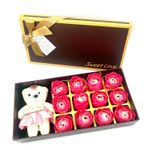 Market - Cadouri - Flori si aranjamente - Cutie cu trandafiri si ursulet I Love You , culoare: mov/alb - Infinity.ro