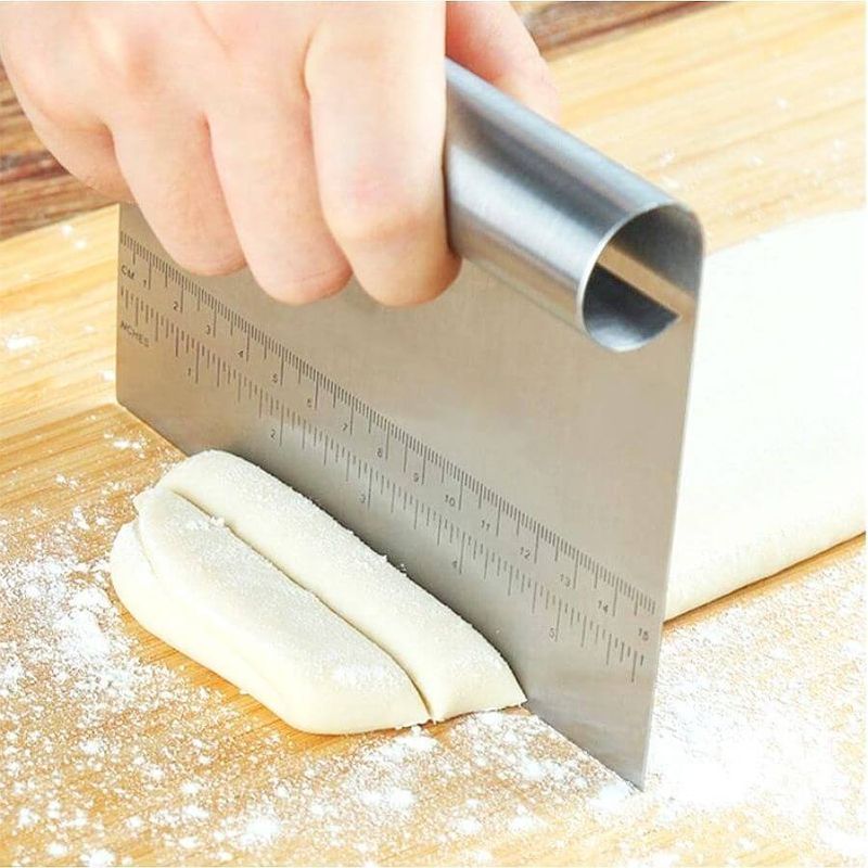 Casa si Gradina - Bucatarie si vesela - Ustensile bucatarie - Forme prajituri - Dispozitiv de taiat si despartitor aluat de paste din otel inoxidabil 15cm - Infinity.ro