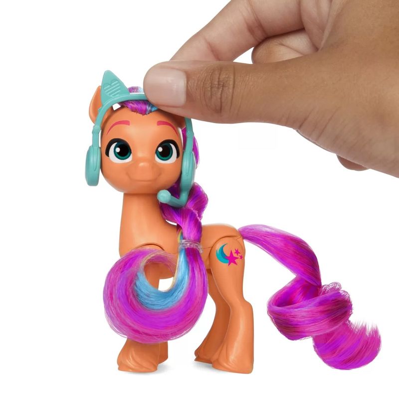 Jucarii, Copii si Bebe - Jucarii si jocuri - Figurine - MY LITTLE PONY SUNNY STARSCOUT PE SCOOTER SET FIGURINA SI 4 ACCESORII - Infinity.ro