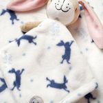 Casa si Gradina - Textile si covoare - Pături și cuverturi - Paturici copii - Set cadou bebe cu jucarie de plus iepuras si paturica alb cu bleu baietei - Infinity.ro