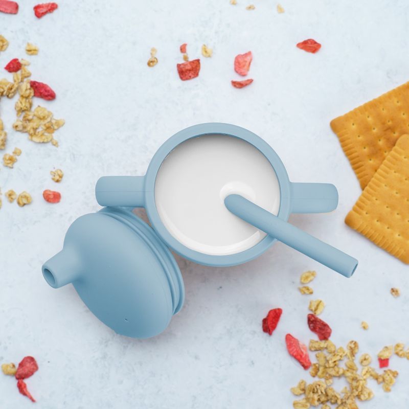 Jucarii, Copii si Bebe - Hrana si alaptare - Biberoane, suzete si accesorii hranire - Cani, pahare si accesorii bebe - Cana din silicon cu pai, AppeKids - Aqua Blue - Infinity.ro