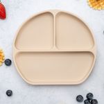 Jucarii, Copii si Bebe - Hrana si alaptare - Biberoane, suzete si accesorii hranire - Articole hranire bebelusi - Farfurie compartimentata din silicon cu ventuza si capac, AppeKids - Bubble Beige - Infinity.ro