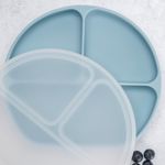 Jucarii, Copii si Bebe - Hrana si alaptare - Biberoane, suzete si accesorii hranire - Articole hranire bebelusi - Farfurie compartimentata din silicon cu ventuza si capac, AppeKids - Aqua Blue - Infinity.ro