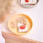 Jucarii, Copii si Bebe - Hrana si alaptare - Biberoane, suzete si accesorii hranire - Articole hranire bebelusi - Farfurie Minikoioi, 100% Premium Silicone – Mellow Yellow - Infinity.ro