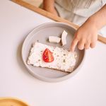 Jucarii, Copii si Bebe - Hrana si alaptare - Biberoane, suzete si accesorii hranire - Articole hranire bebelusi - Farfurie Minikoioi, 100% Premium Silicone – Mellow Yellow - Infinity.ro