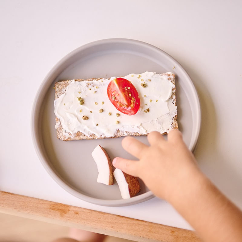 Jucarii, Copii si Bebe - Hrana si alaptare - Biberoane, suzete si accesorii hranire - Articole hranire bebelusi - Farfurie Minikoioi, 100% Premium Silicone – Mellow Yellow - Infinity.ro