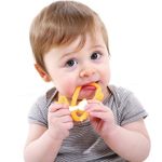 Jucarii, Copii si Bebe - Jucarii si jocuri - Jucarii bebelusi - Jucarii pentru dentitie - INEL GINGIVAL DIN SILICON, MOMBELLA - MAIMUTICA GALBENA - Infinity.ro