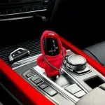 Auto si Moto - Piese auto si accesorii - Interior auto - Accesorii interior - Husa auto de tip hanorac cu gluga pentru schimbatorul de viteze, Gonga® Rosu - Infinity.ro