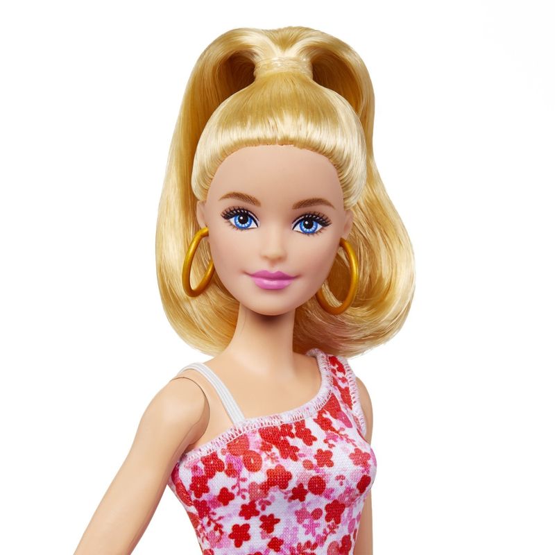 Jucarii, Copii si Bebe - Jucarii si jocuri - Papusi si accesorii - Papusi - BARBIE PAPUSA BARBIE FASHIONISTA BLONDA CU PARUL PRINS IN COADA SI ROCHIE CU FLORICELE - Infinity.ro