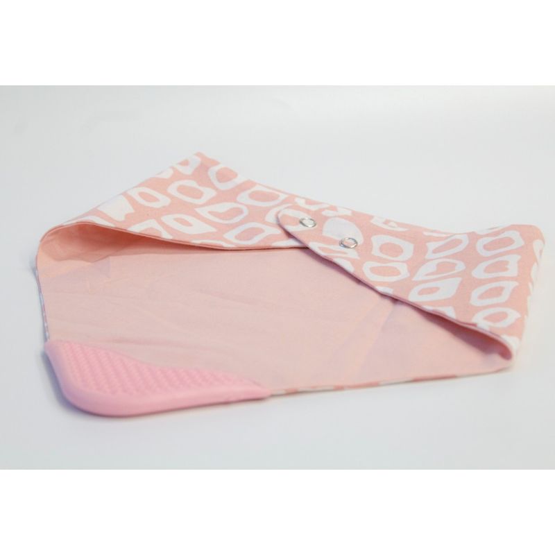 Jucarii, Copii si Bebe - Hrana si alaptare - Biberoane, suzete si accesorii hranire - Articole hranire bebelusi - Baveta BabyJem tip bandana cu jucarie dentitie (Culoare: Maro) - Infinity.ro