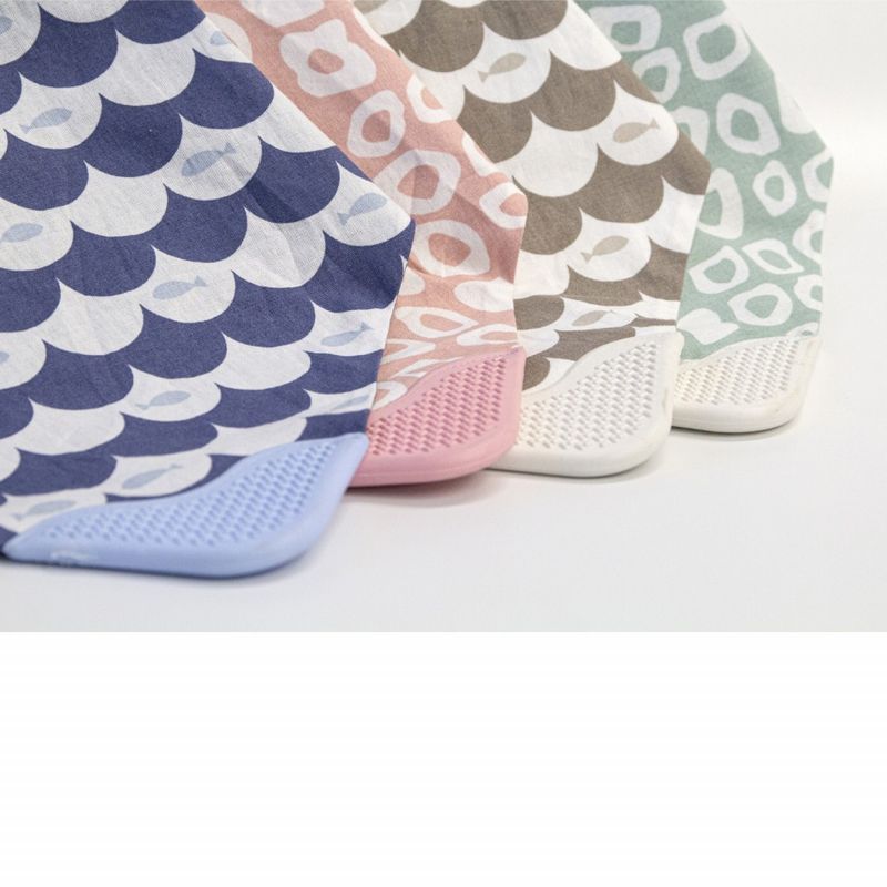 Jucarii, Copii si Bebe - Hrana si alaptare - Biberoane, suzete si accesorii hranire - Articole hranire bebelusi - Baveta BabyJem tip bandana cu jucarie dentitie (Culoare: Maro) - Infinity.ro