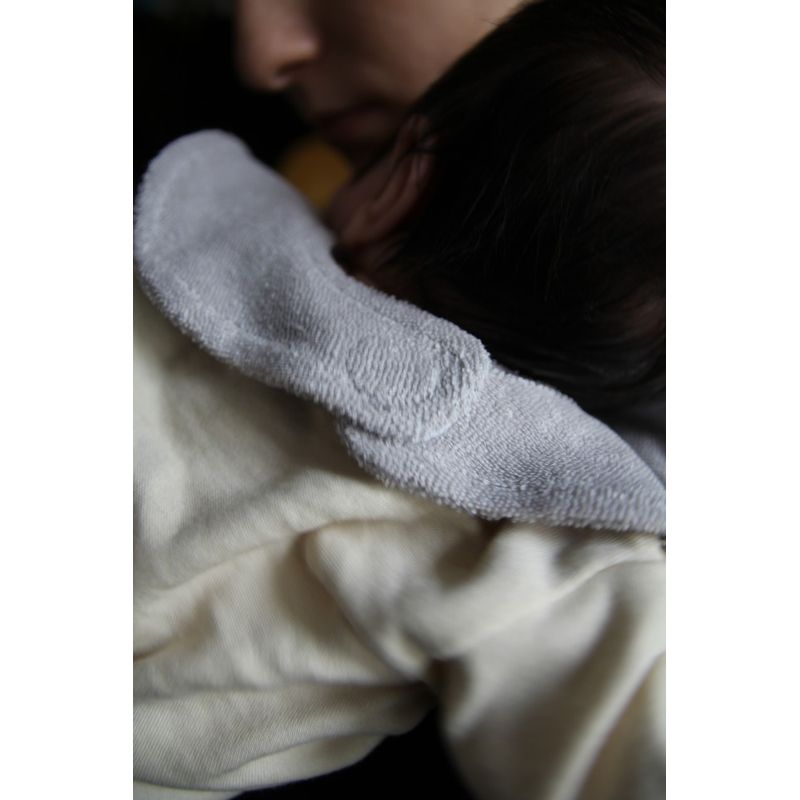 Jucarii, Copii si Bebe - Hrana si alaptare - Biberoane, suzete si accesorii hranire - Articole hranire bebelusi - Baveta eleganta brodata BabyJem (Culoare: Gri) - Infinity.ro