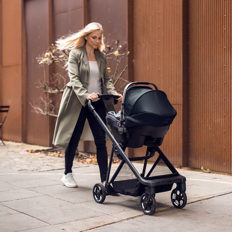 Jucarii, Copii si Bebe - Carucioare si articole de transport - Carucioare - Carucioare sport - Carucior Thule Shine Black - Infinity.ro