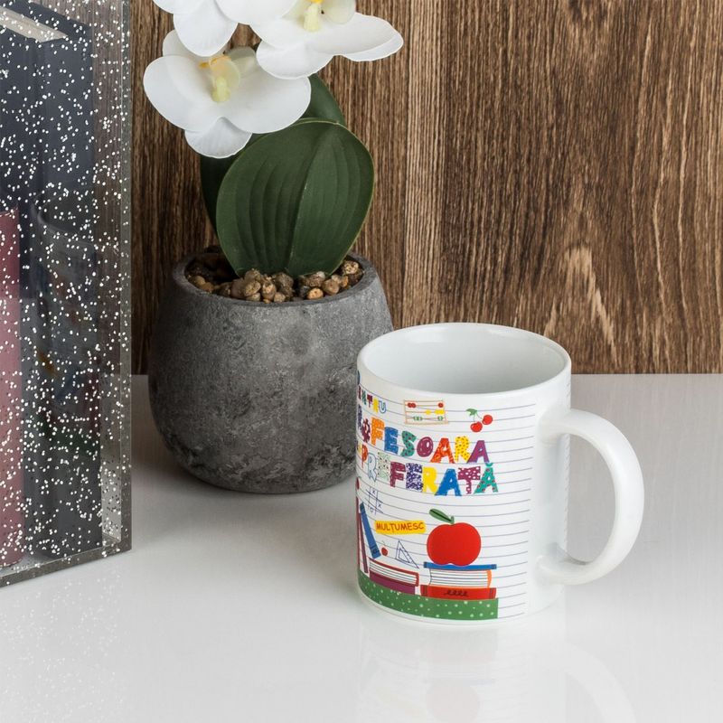 Casa si Gradina - Bucatarie si vesela - Cani si pahare - Cani si cesti - Cana portelan, model mesaj "pentru profesoara mea preferata", multicolor, capacitate 320ml - Infinity.ro