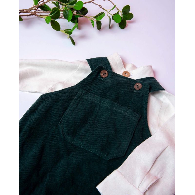 Fashion, accesorii si bijuterii - Copii - Imbracaminte copii - Treninguri si compleuri copii - Set cu salopeta de catifea verde si camasa din in 86 cm 12-18 luni - Infinity.ro