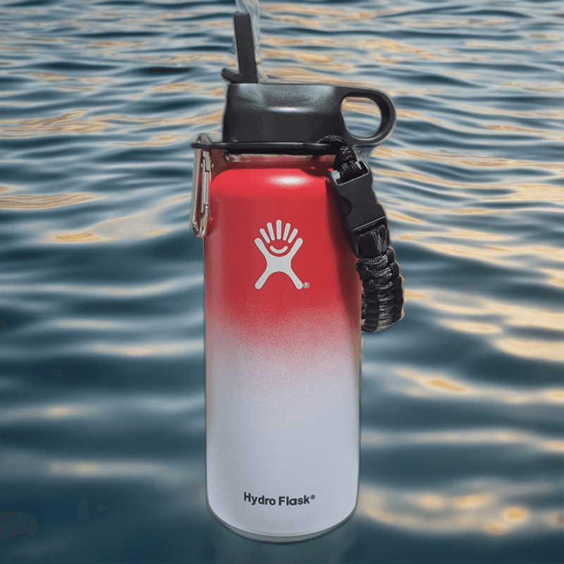Casa si Gradina - Bucatarie si vesela - Cani si pahare - Sticle - Sticla de apa Hydro Flask din otel inoxidabil si izolata in vid cu capac, sistem de prindere si pai 946 ml, visiniu/alb - Infinity.ro