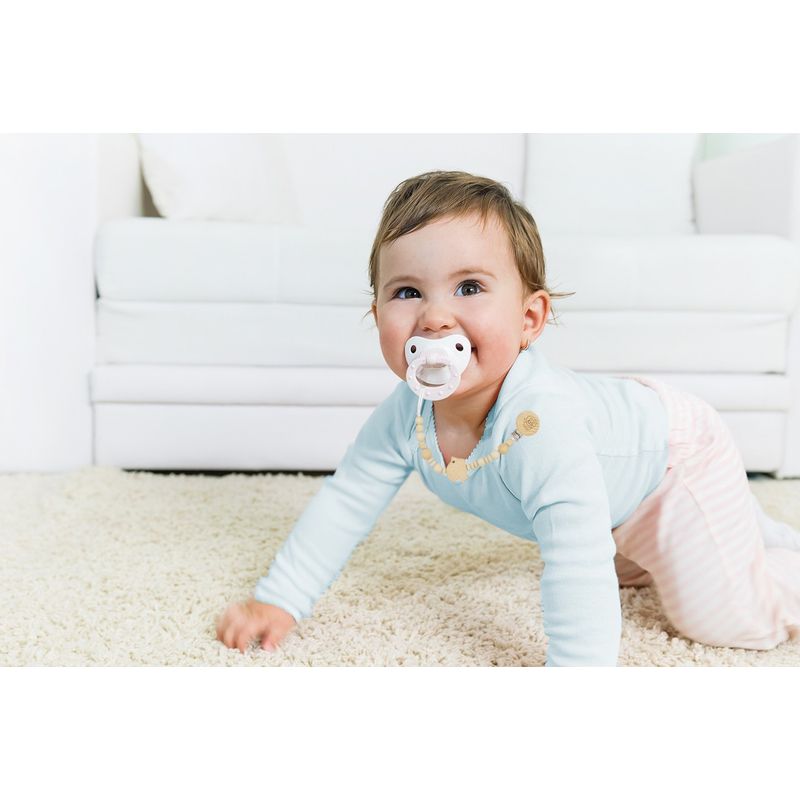 Jucarii, Copii si Bebe - Hrana si alaptare - Biberoane, suzete si accesorii hranire - Suzete si accesorii - Suport cu bile pentru suzeta, BabyJem, din lemn (Model: Leu) - Infinity.ro