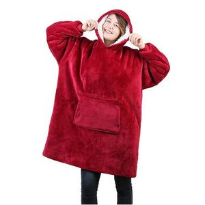 Patura Huggle tip Hanorac cu Gluga, Pufopasa si Foarte Comoda si Calduroasa, Marime Unica