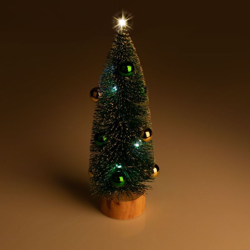 Casa si Gradina - Decoratiuni - Decoratiuni de sezon - Pom de craciun decorativ, led, 25cm, verde, globuri verzi si aurii, baza lemn, lumina intermitenta - Infinity.ro