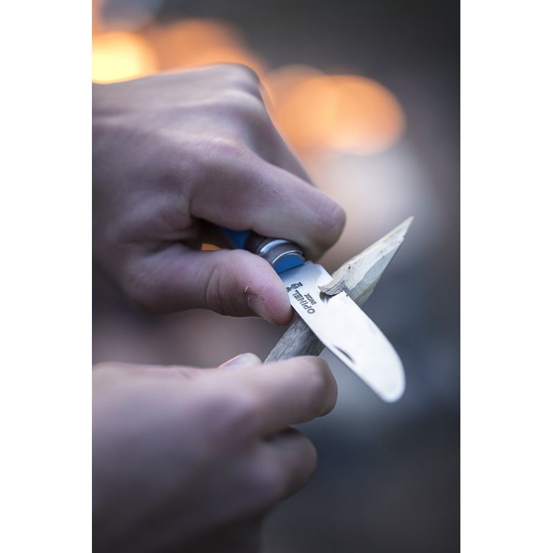 Sport si Outdoor - Camping - Cutite, bricege si accesorii - Cutite si bricege - Cutit de buzunar cu fluier N°07, inox, 8cm, "Outdoor Junior", Blue - Opinel - Infinity.ro