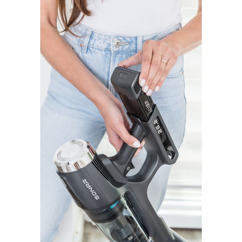 Electronice si Electrocasnice - Ingrijirea locuintei - Aspiratoare - Aspirator vertical 2 in 1 ETA Sonar 2232 90000, baterie Li-Ion 25.2 V, 0.5 litri, 2 filtre HEPA, 3 niveluri de putere - Infinity.ro