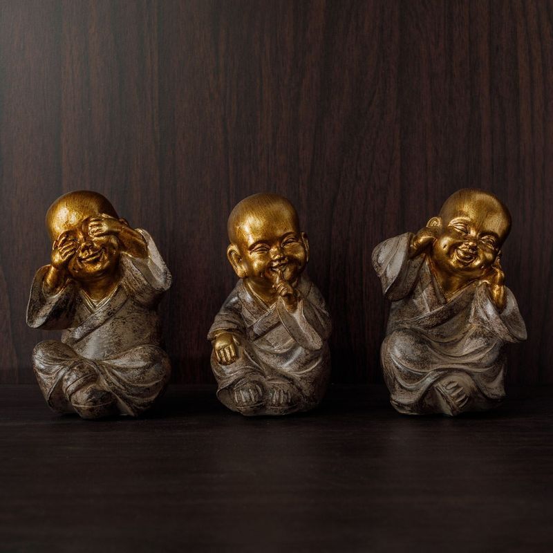 Casa si Gradina - Decoratiuni - Decoratiuni de sezon - Figurina decorativa de masa, model calugar, inaltime 16cm, culoare bronz auriu si maro, ceramica - Infinity.ro