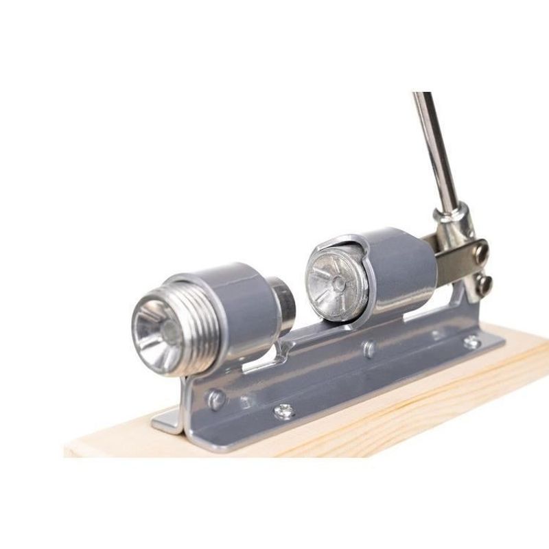 Casa si Gradina - Bucatarie si vesela - Ustensile bucatarie - Prese si storcatoare manuale - Spargator manual pentru nuci, din otel cu suport de lemn, 20x5 cm - Infinity.ro