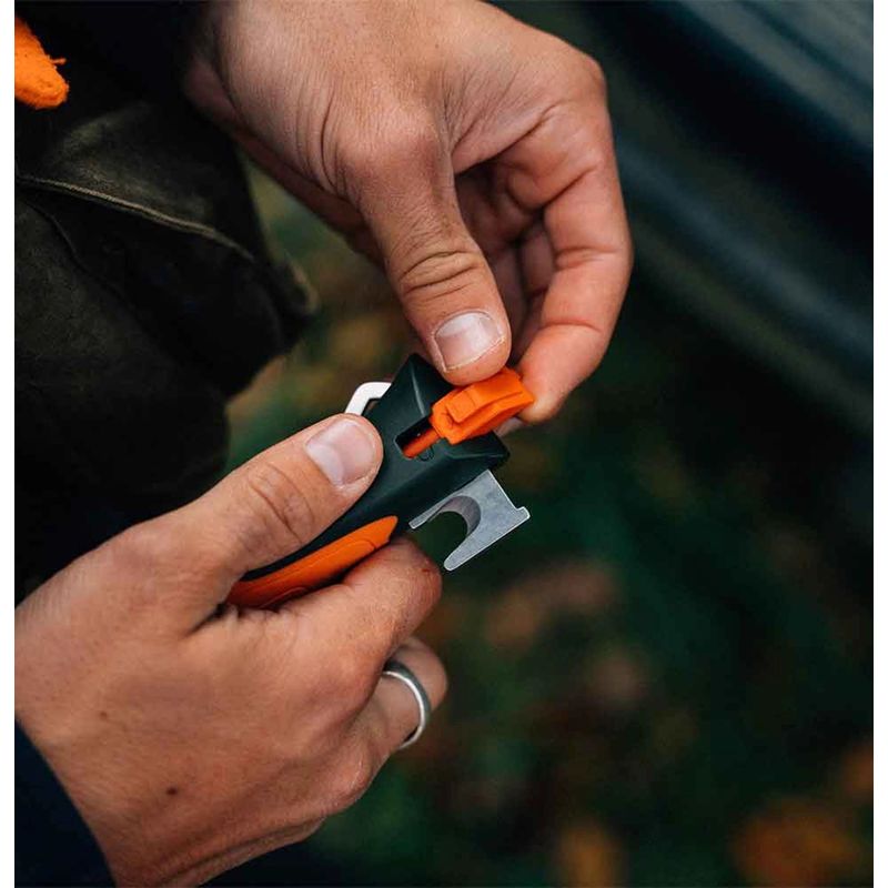 Petshop - Ingrijire si Igiena - Aparate de ingrijire - Alte aparate ingrijire animale - Dispozitiv extragere capuse, plastic, "Explore" - Opinel - Infinity.ro