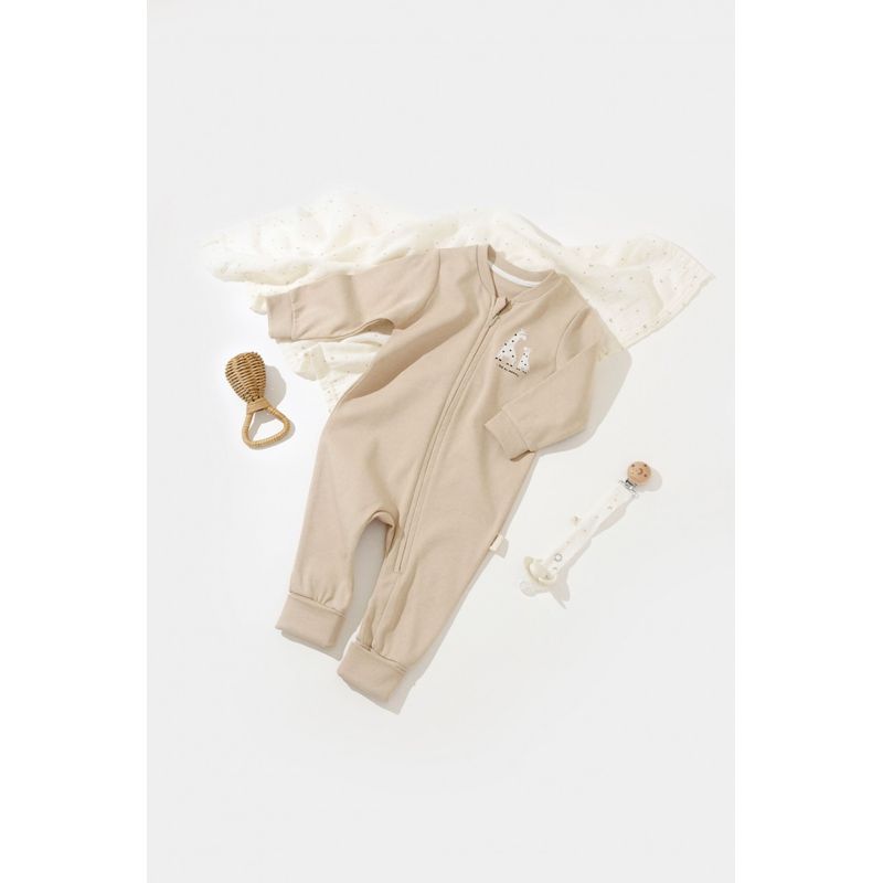 Fashion, accesorii si bijuterii - Copii - Imbracaminte copii - Salopete copii - Salopeta cu fermoar Girafa, BabyCosy, 100% bumbac organic, Mink (Marime: 12-18 Luni) - Infinity.ro
