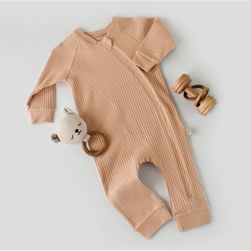 Fashion, accesorii si bijuterii - Copii - Imbracaminte copii - Salopete copii - Salopeta cu fermoar cu maneca lunga si pantaloni lungi din 95%bumbac organic si 5% elastan - Blush BabyCosy (Marime: 6-9 luni) - Infinity.ro