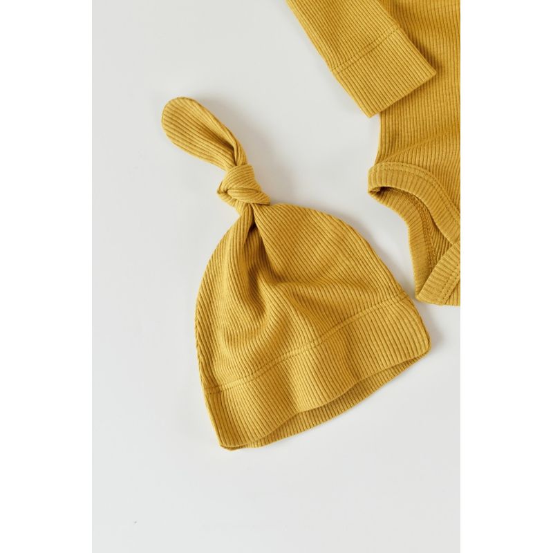 Fashion, accesorii si bijuterii - Copii - Imbracaminte copii - Body-uri copii - Set 3 piese: body cu maneca lunga, pantaloni lungi si caciulita din bumbac organic si modal - Sofran, BabyCosy (Marime: 18-24 Lu - Infinity.ro