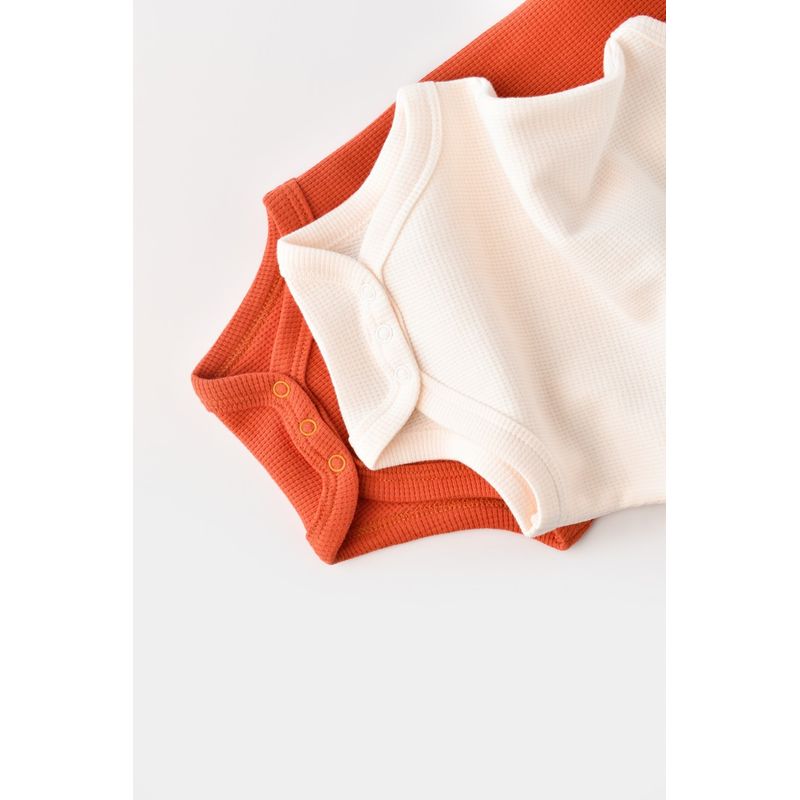 Fashion, accesorii si bijuterii - Copii - Imbracaminte copii - Body-uri copii - Set 2 body-uri fara maneci bebe unisex -100% bumbac organic -Scortisoara/Ecru, BabyCosy (Marime: 18-24 Luni) - Infinity.ro