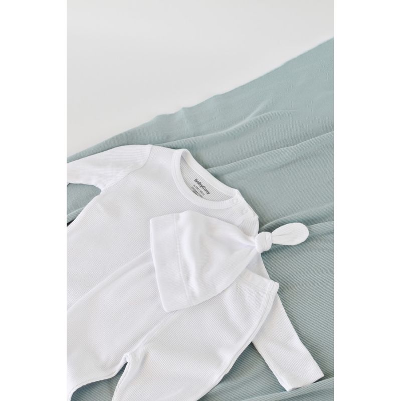 Fashion, accesorii si bijuterii - Copii - Imbracaminte copii - Body-uri copii - Set 3 piese: body cu maneca lunga, pantaloni lungi si caciulita din bumbac organic si modal - Alb, BabyCosy (Marime: 12-18 Luni) - Infinity.ro