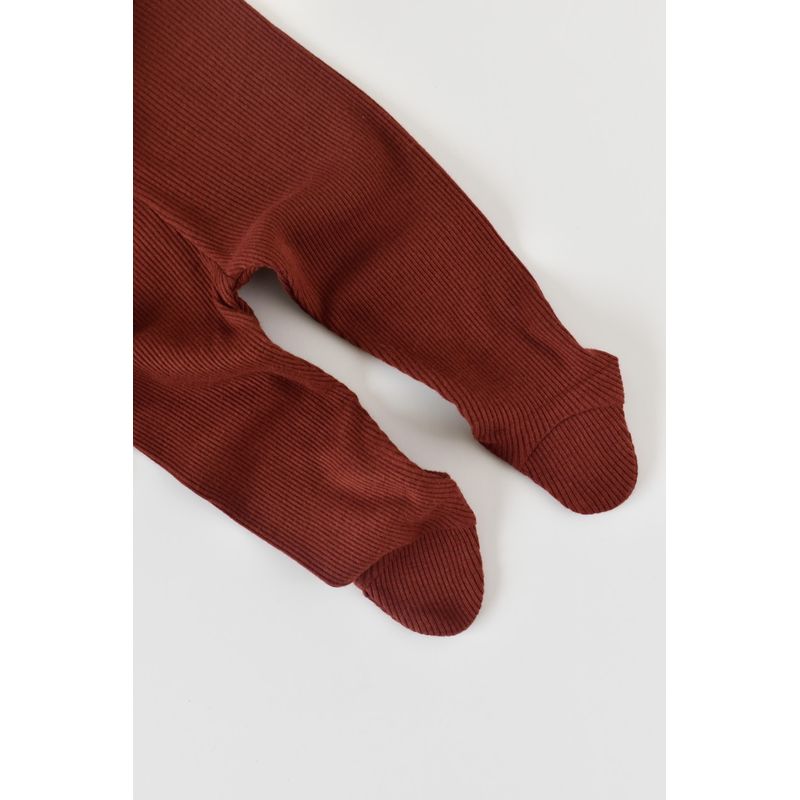 Fashion, accesorii si bijuterii - Copii - Imbracaminte copii - Body-uri copii - Set 3 piese: body cu maneca lunga, pantaloni lungi cu botosei si caciulita din bumbac organic si modal - Caramiziu, BabyCosy (Ma - Infinity.ro