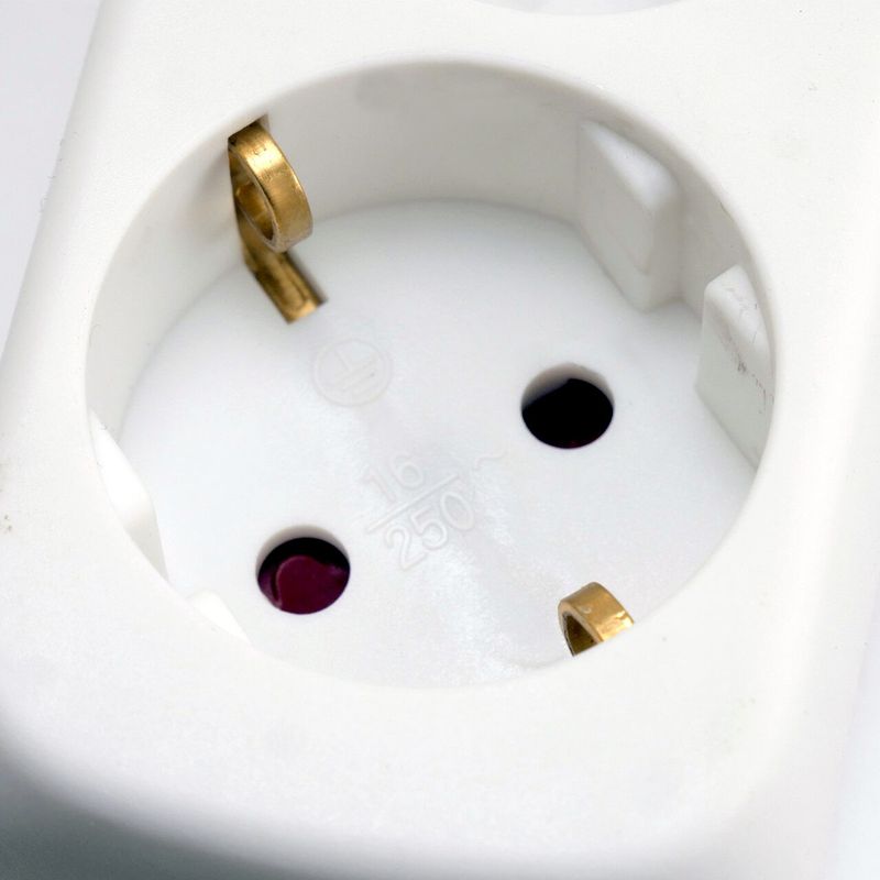 Casa si Gradina - Electrice - Accesorii electrice - Prelungitoare, triple, fise - Prelungitor electric cu intrerupator, impamantare si protectie copii, 5 prize, cablu 5m - Infinity.ro