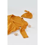 Fashion, accesorii si bijuterii - Copii - Imbracaminte copii - Body-uri copii - Set 3 piese: bluzita cu maneca lunga, pantaloni lungi si caciulita din bumbac organic si modal - Mustar BabyCosy (Marime: 12-18 - Infinity.ro