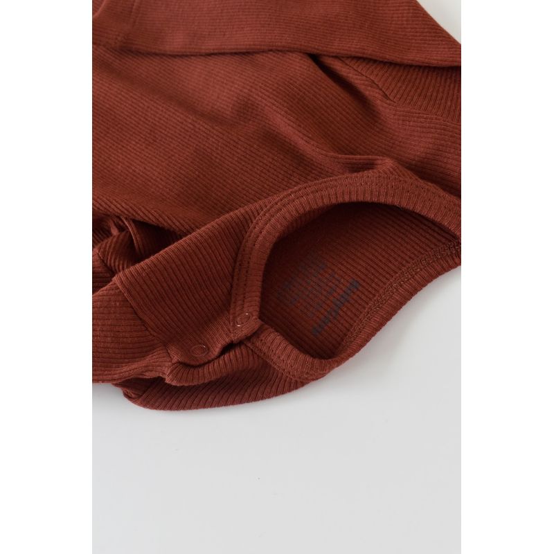 Fashion, accesorii si bijuterii - Copii - Imbracaminte copii - Treninguri si compleuri copii - Set 3 piese: bluzita cu maneca lunga, pantaloni lungi si caciulita din bumbac organic si modal - Caramiziu BabyCosy (Marime: 18- - Infinity.ro