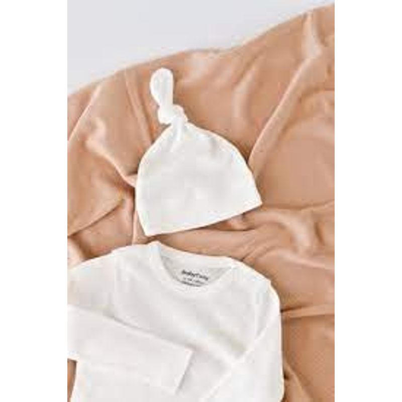 Fashion, accesorii si bijuterii - Copii - Imbracaminte copii - Treninguri si compleuri copii - Set 3 piese: bluzita cu maneca lunga, pantaloni lungi si caciulita din bumbac organic si modal - Ecru, BabyCosy (Marime: 6-9 lun - Infinity.ro