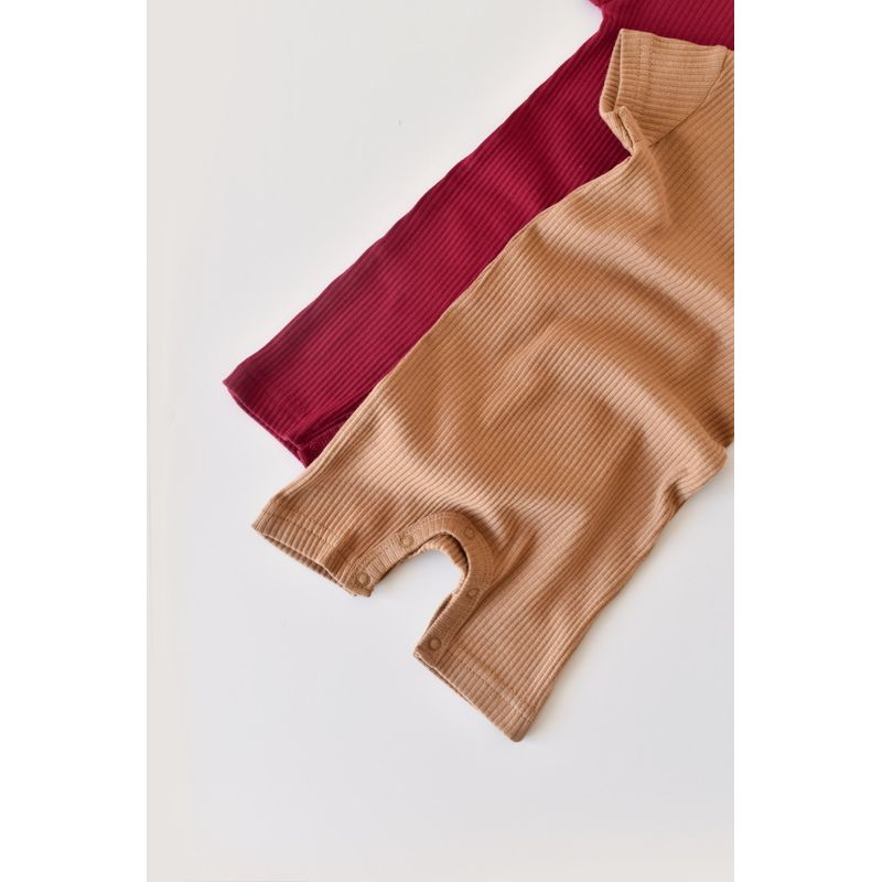 Fashion, accesorii si bijuterii - Copii - Imbracaminte copii - Salopete copii - Set de 2 salopetele cu maneca scurta din bumbac organic si modal - Rosu/ Maro BabyCosy (Marime: 0-3 Luni) - Infinity.ro