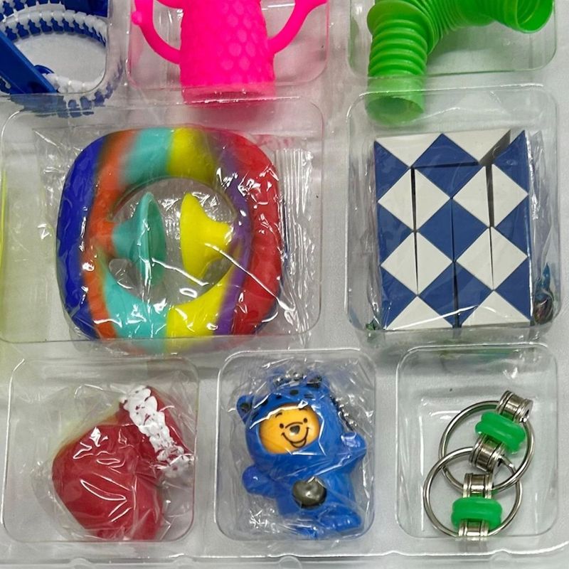 Jucarii, Copii si Bebe - Jucarii si jocuri - Jucarii & jocuri educative - Jucarii interactive - Set de 12 jucarii antistres, calendar Advent, Fidget Toys GC101 - Infinity.ro
