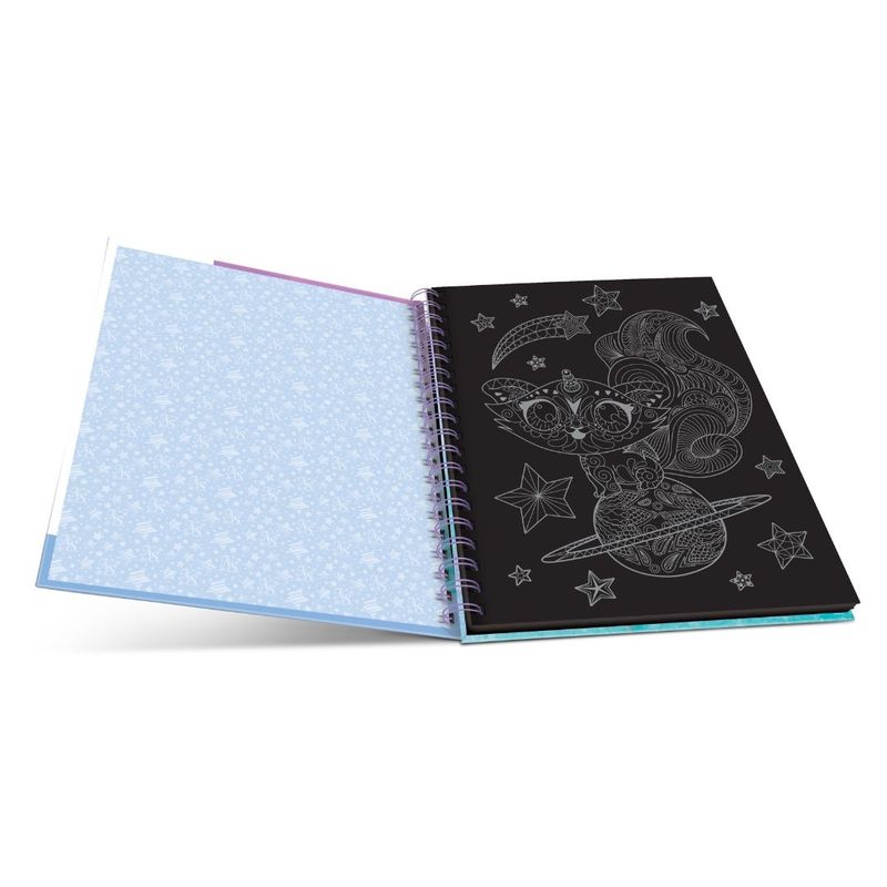 Jucarii, Copii si Bebe - Jucarii si jocuri - Jucarii & jocuri educative - Seturi pictura si desen - Set Art & Craft Carte De Colorat Cu Pagini Negre, personaj Isadora - Nebulous Stars - Infinity.ro