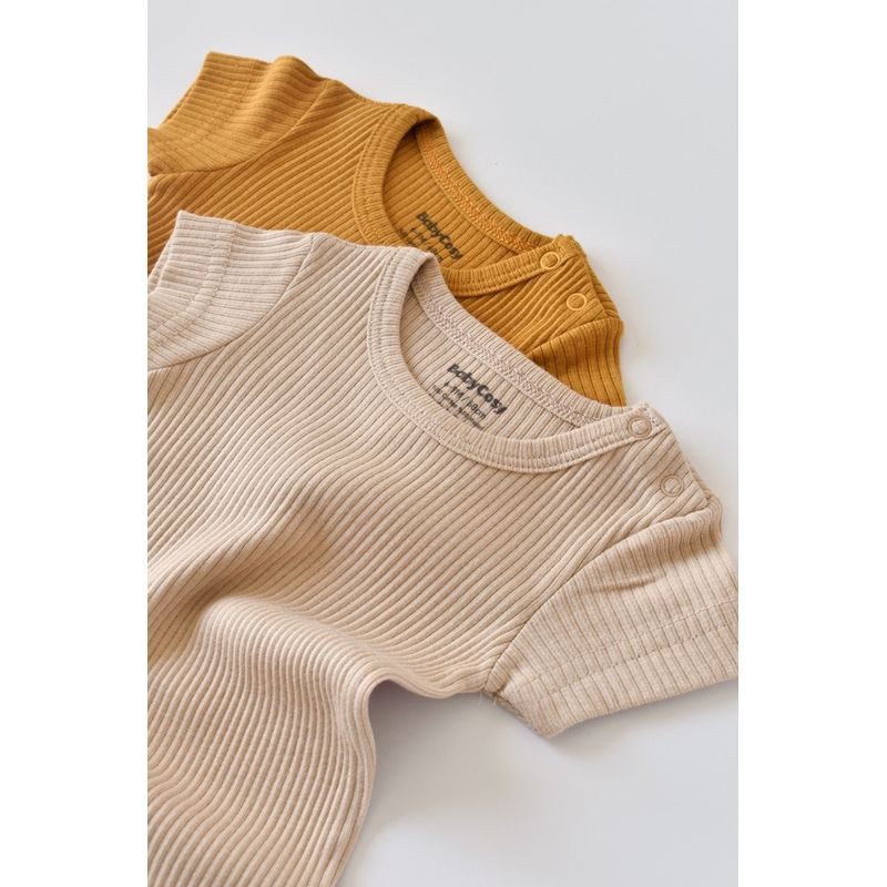 Fashion, accesorii si bijuterii - Copii - Imbracaminte copii - Body-uri copii - Set de 2 body-uri cu maneca scurta din bumbac organic si modal - Mustar/ Somon BabyCosy (Marime: 12-18 Luni) - Infinity.ro