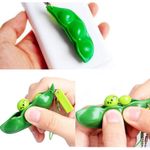 Jucarii, Copii si Bebe - Jucarii si jocuri - Jucarii & jocuri educative - Jucarii interactive - Set 2 jucarii breloc pastaie de mazare, antistres, verde, 7 cm MAZARE - Infinity.ro