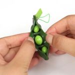 Jucarii, Copii si Bebe - Jucarii si jocuri - Jucarii & jocuri educative - Jucarii interactive - Set 2 jucarii breloc pastaie de mazare, antistres, verde, 7 cm MAZARE - Infinity.ro