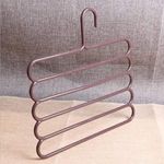 Casa si Gradina - Mobilier - Organizare si depozitare - Umerase si valeti - Set Mercaton, 24 Umerase Multifunctionale din Plastic cu 5 pozitii pentru Haine si Accesorii, Anti-derapante, 31 x 31 cm, Maro - Infinity.ro